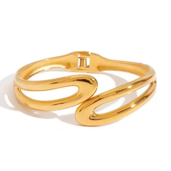 18K Gold Plated Bangle - Picture 2 of 6